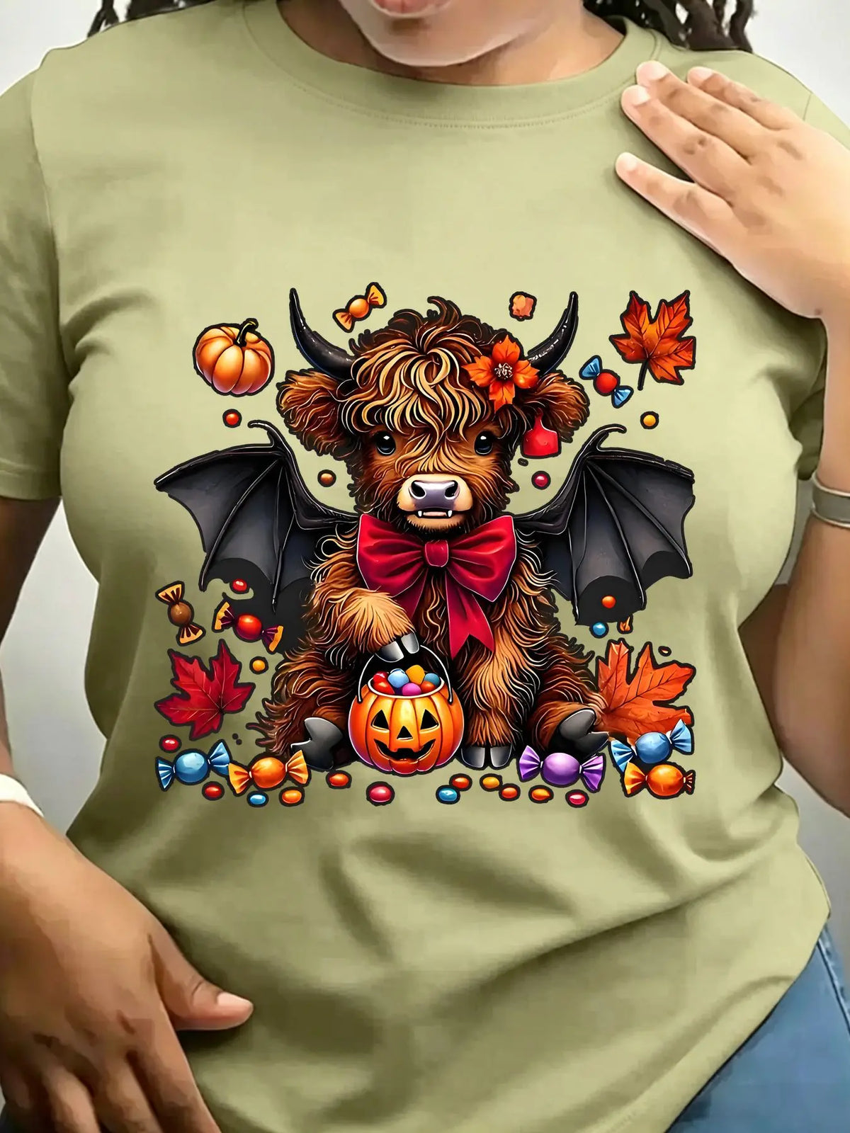 Women's Trendy Crew Neck T-Shirt Cute Highland Cow Halloween Design Suitable for Casual Sportswear