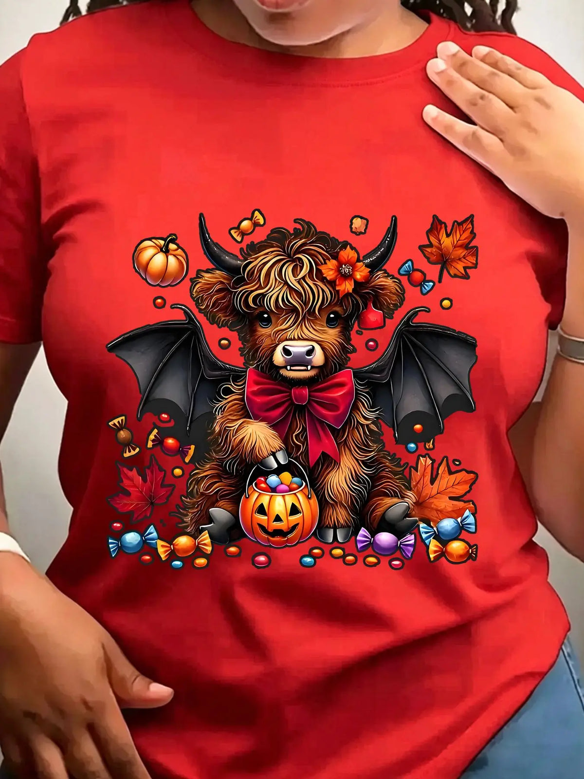 Women's Trendy Crew Neck T-Shirt Cute Highland Cow Halloween Design Suitable for Casual Sportswear