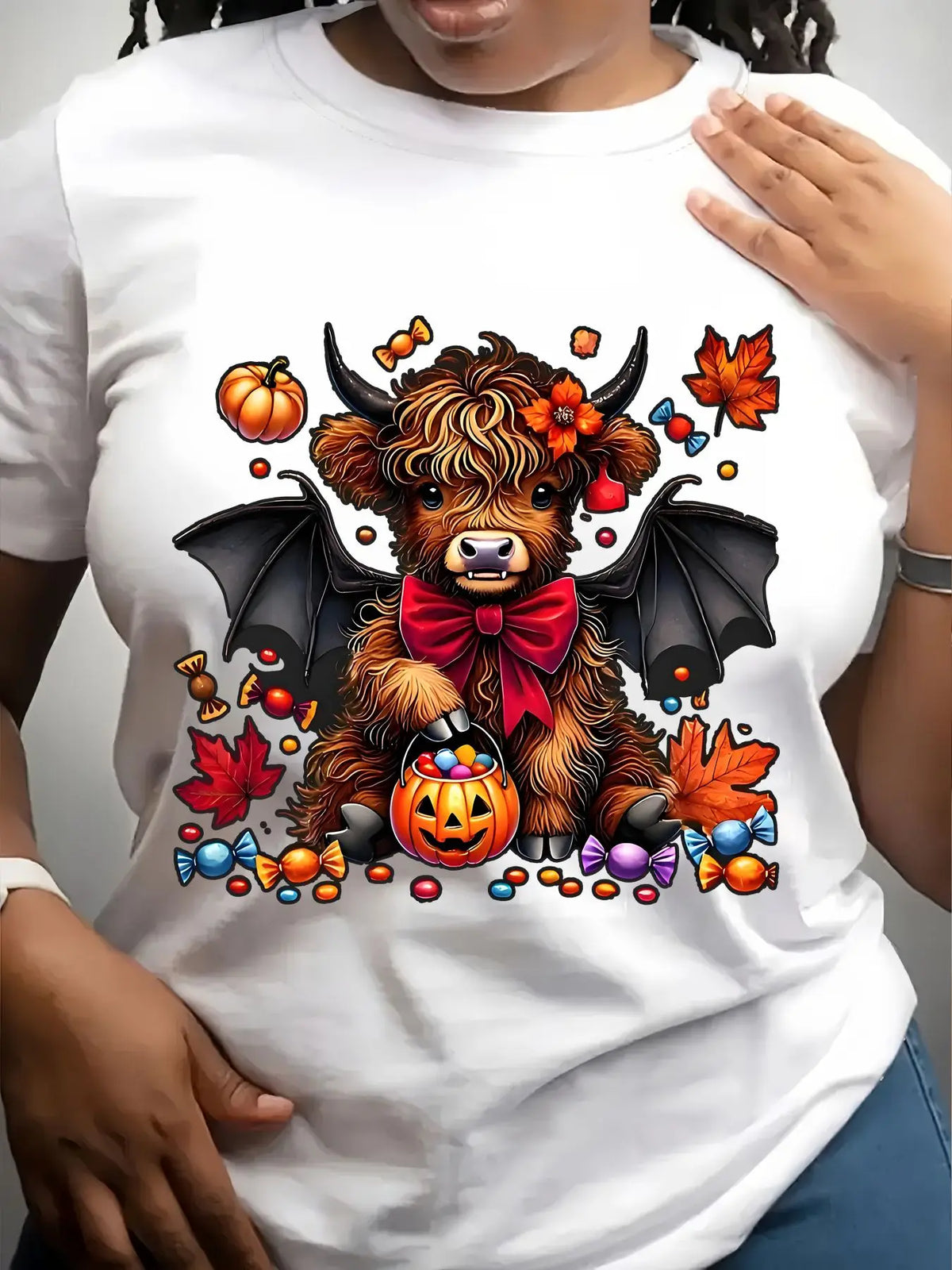 Women's Trendy Crew Neck T-Shirt Cute Highland Cow Halloween Design Suitable for Casual Sportswear