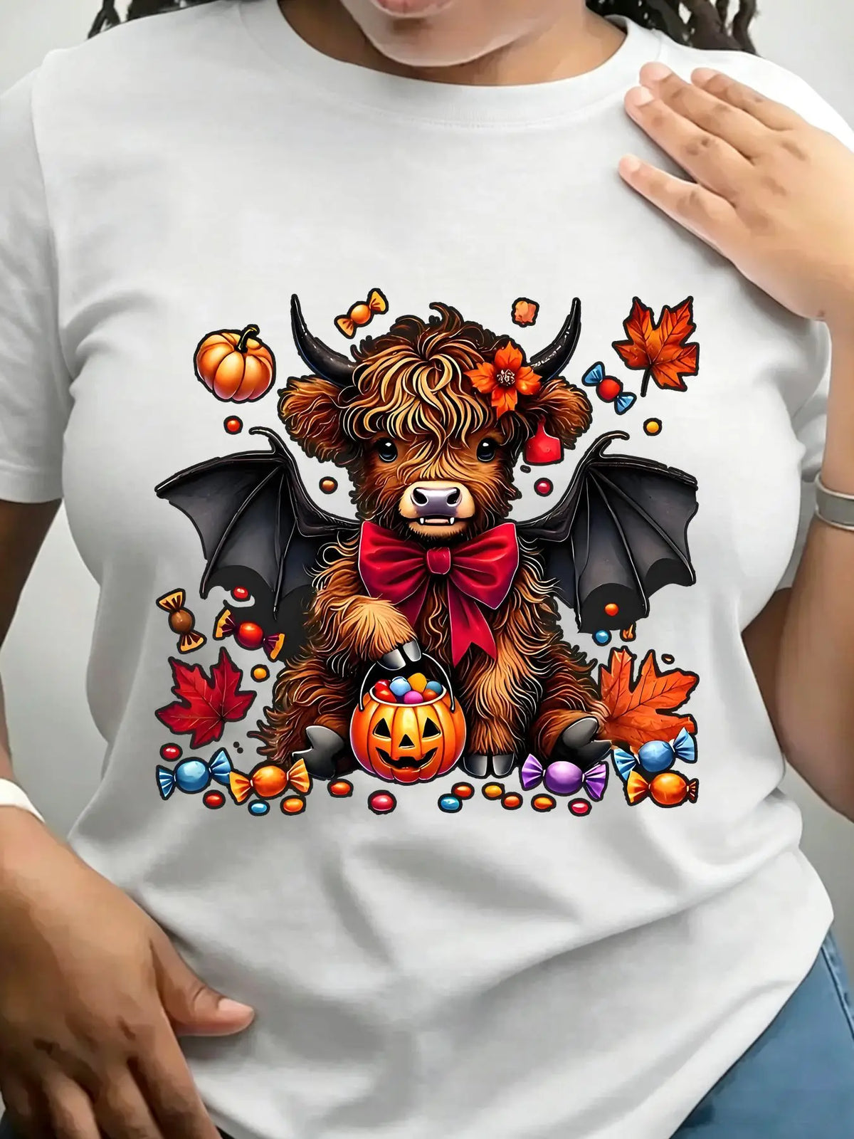Women's Trendy Crew Neck T-Shirt Cute Highland Cow Halloween Design Suitable for Casual Sportswear